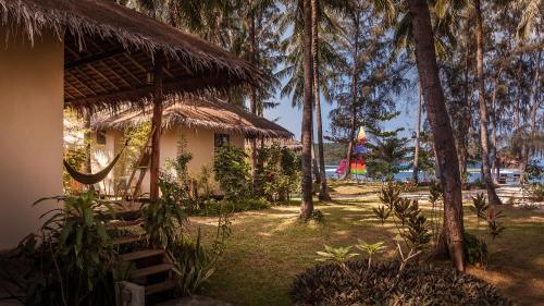Front Garden Bungalow  image 8