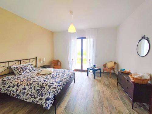2 twin beds, 1 sofa bed