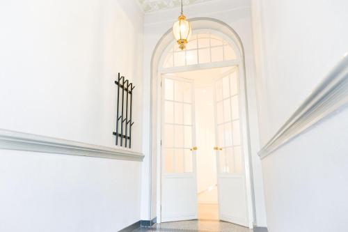 크레펠트 120qm Denkmal Apartment in Krefeld mit Stuck und Garten - BEUYS Apartments - Krefeld 4성급 싱글룸 수영장