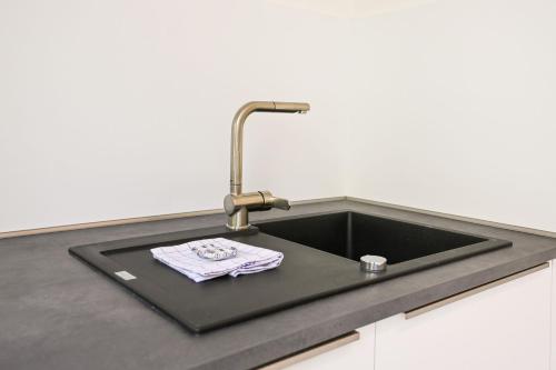 크레펠트 120qm Denkmal Apartment in Krefeld mit Stuck und Garten - BEUYS Apartments - Krefeld 4성급 싱글룸 레스토랑