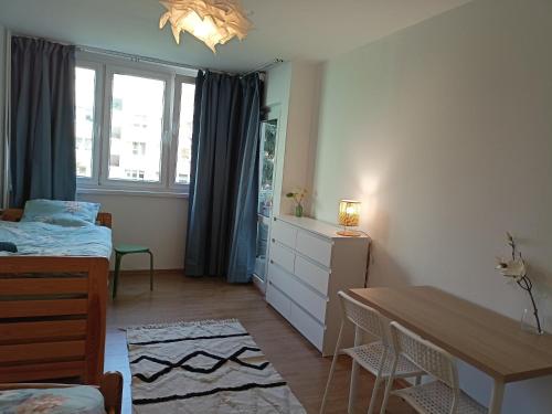3 twin beds