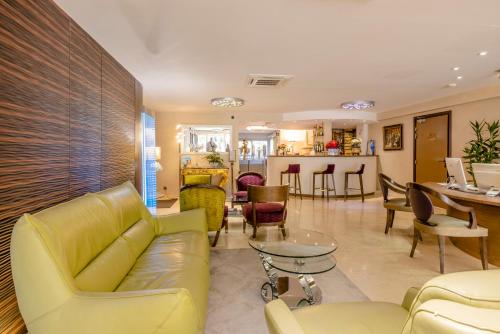 Előcsarnok, Hôtel Les Trois Roses, Grenoble Meylan in Meylan