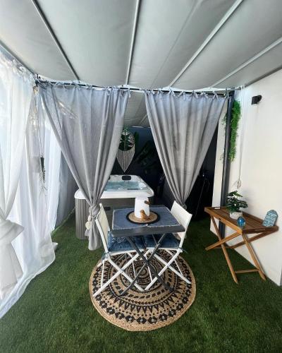 Спа, Suites by Aix Keys avec jacuzzi privatif 5 min des plages Fouras in Saint-Laurent-de-la-Prée
