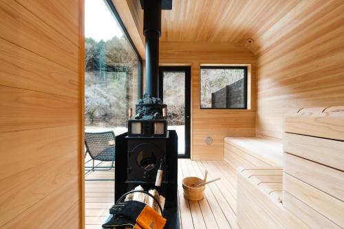 4 twin beds
