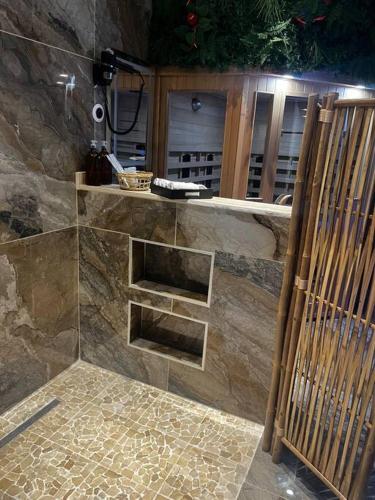 Krystalisya Room Suite Spa Privatif Sauna Jacuzzi Siege Massant, Marseille (fotografie 10)
