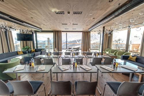 ศูนย์ธุรกิจ, Hotel Schone Aussicht in ฮอคโซลเดิน