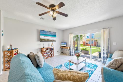 Beach House 5min walk to beach, pool, close to shops and activities image