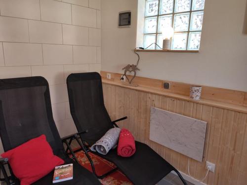 Ferienhaus Blaue Blume mit 11 kW Ladestation, Kamin, Terrasse, eingezäuntem Garten, Sauna, WLAN, Netflix, 2 Hunde willkommen!