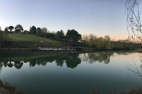 La cabane sur le lac aux Temps des Sources