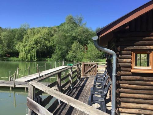 La cabane sur le lac aux Temps des Sources