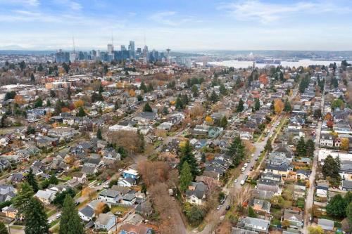 Hillside on North Queen Anne