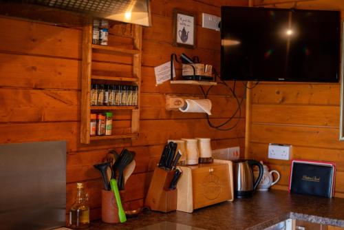 Iekārtas, APPLE Cabin - Little Log Cabin in Wales in Bettws Cedewain