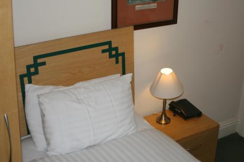 Hanover Hotel & McCartney's Bar - image 9