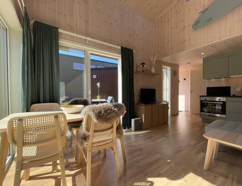 Iekārtas, Fresh hytte ved Borestranden med to soverom og hems in Bore