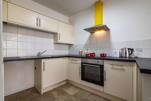 Modern flat in Eastwood Town centre in 伊斯特伍德大廳