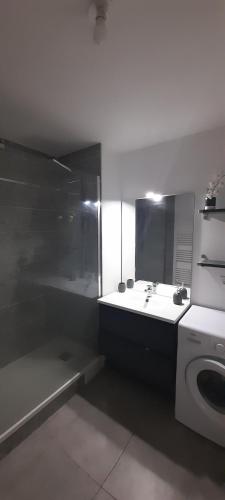 Bathroom, T2 de Haut standing- Montpellier in Prunet
