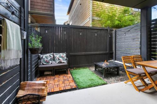 Modern Sustainable Design in Ballard - 92 Wlkscore near สวนสัตว์ วู้ดแลนด์พาร์ค