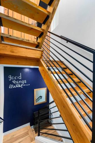 Modern Sustainable Design in Ballard - 92 Wlkscore near สวนสัตว์ วู้ดแลนด์พาร์ค