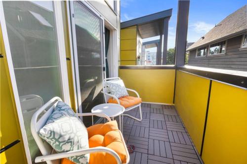 Modern Sustainable Design in Ballard - 92 Wlkscore near สวนสัตว์ วู้ดแลนด์พาร์ค