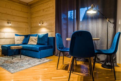 Apartment with Mountain View