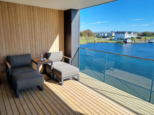 منظر, Clearwater Quays Apartments in Northwood