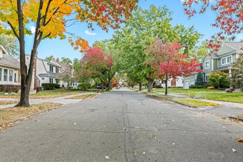 Charming 2 Family Duplex Home - Downtown Royal Oak