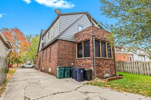 Charming 2 Family Duplex Home - Downtown Royal Oak