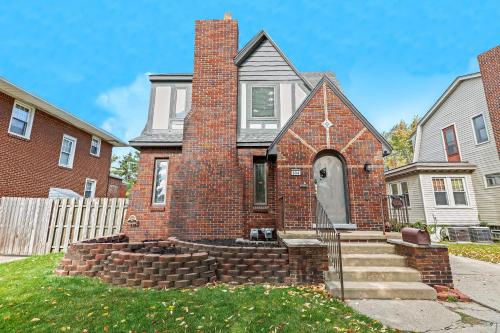 Charming 2 Family Duplex Home - Downtown Royal Oak