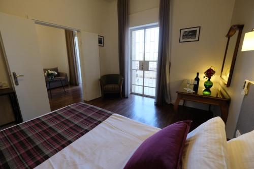 Scots House Hotel Room Type - King Suite with Balcony
