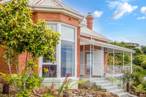 Oakleigh House in เบอร์นี่