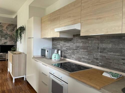  MY HUMBLE HOUSE: appartamento con vista lago e giardino uso esclusivo in Oggiono
