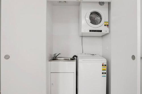 Stunning one bedroom St Leonards ATC010806 - image 2