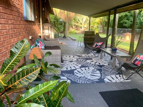 Bushland Beach Holiday House in Bushland Beach