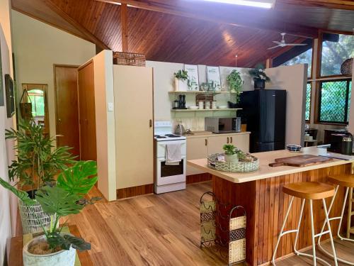 Bushland Beach Holiday House in Bushland Beach
