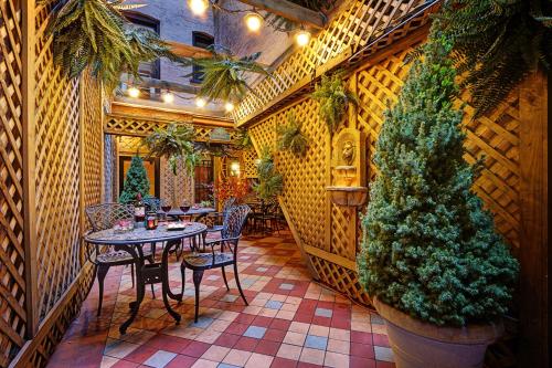 Casablanca Hotel by Library Hotel Collection - image 2
