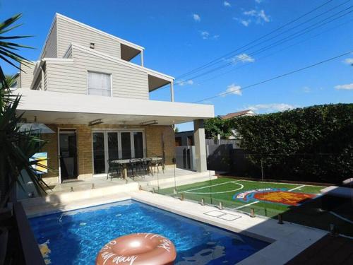 Clovelly Beach House with Pool