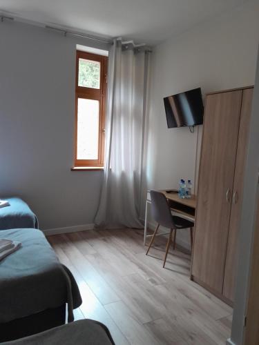 3 twin beds