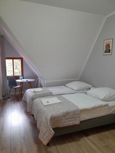 2 twin beds