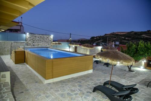 Swimming pool, Four Season Tzoulakis Villa in Agia Varvara