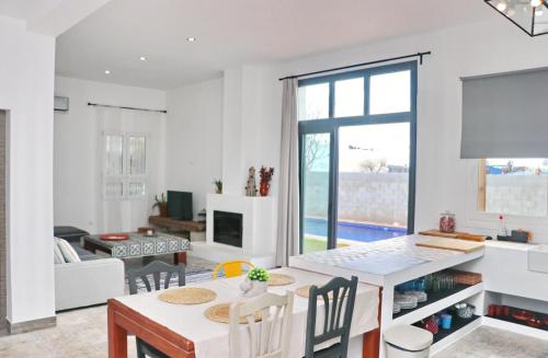 Casa Aqua in Junta de los Ríos