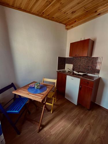 Kitchen, Old Town - Guest House in Bar