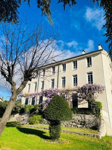 Les Glycines, charmant studio au calme dans bâtisse de Maître proche centre ville