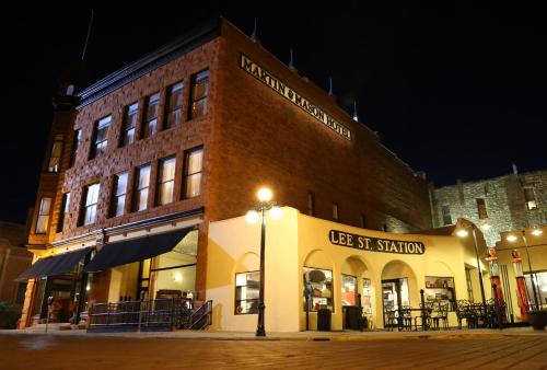 Martin & Mason Hotel - main image