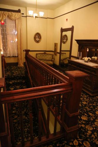 Martin & Mason Hotel - image 2