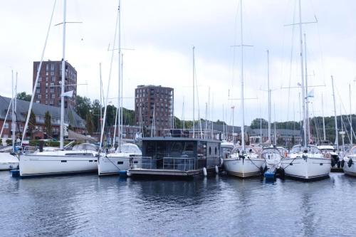 Hausboot Fjord Meeresbrise mit Dachterrasse in Flensburg