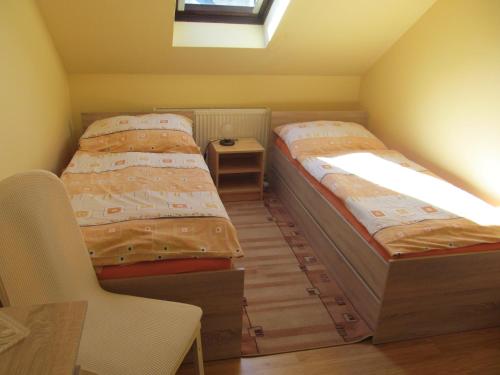 Twin Room with Shared Bathroom