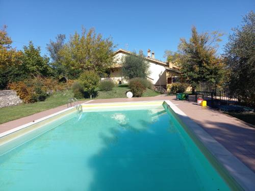  Beautiful 2-Bed Apartment with Pool Access in Spoleto