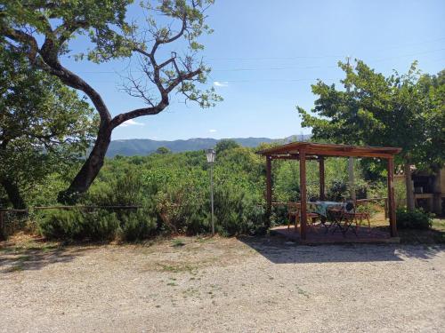  Beautiful 2-Bed Apartment with Pool Access in Spoleto