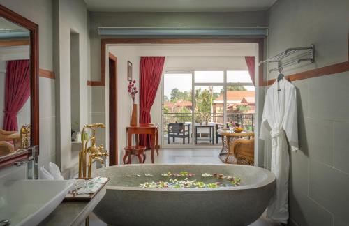Sala Siem Reap Hotel Room Type - The Suite with Living room, Pool View - Free Mini-Bar