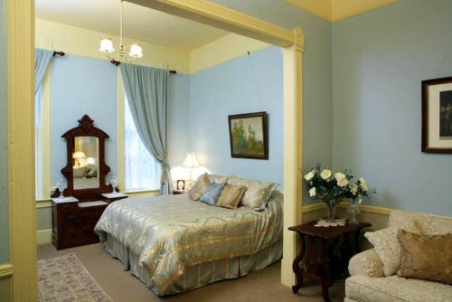Martin & Mason Hotel